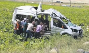 Tarım işçilerini taşıyan minibüs kaza yaptı: 7 ölü