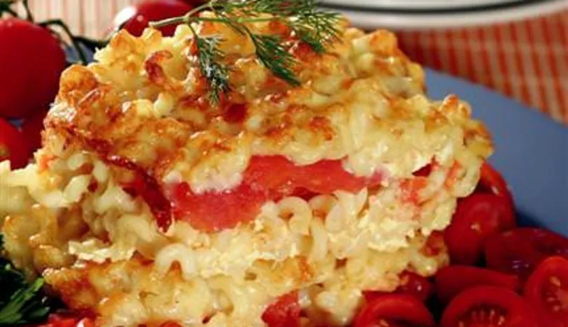 Domates Soslu Makarna Tostu