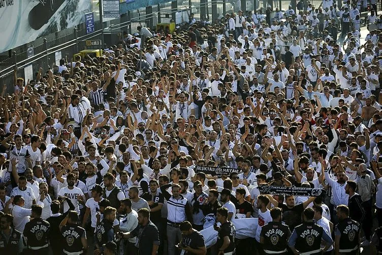 Beşiktaşlı taraftarlar Kadıköy’e böyle gitti