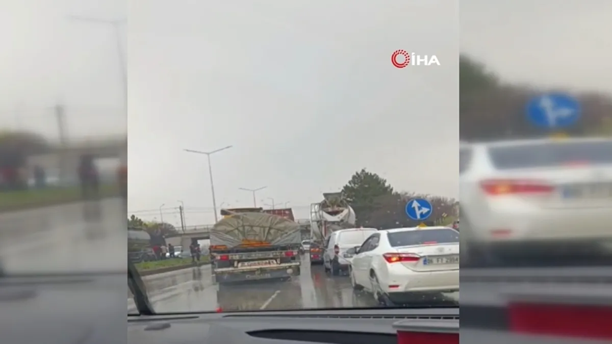 Eskişehir’de 4 aracın karıştığı zincirleme kazada 1 kişi yaralandı Eskişehir’de 4 aracın karıştığı zincirleme kazada 1 kişi yaralandı