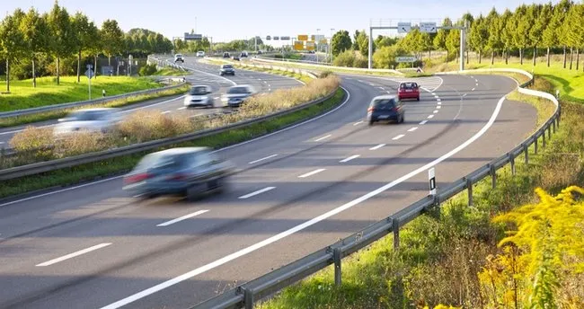 Otoban Hız Sınırı Tablosu 2025 - Şehir İçi, Otoyol ve Otoban Hız Sınırı Kaç, Araç Tipine Göre Aşma Cezası Ne Kadar?