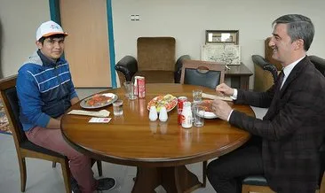 Engelli Gencin Baskanla Yemek Yeme Hayali Gerceklesti Egeli Sabah Haberleri