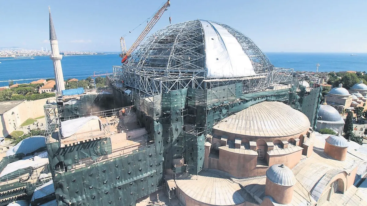 Ayasofya Ana Kubbesi'nde yürütülen restorasyon çalışmaları
