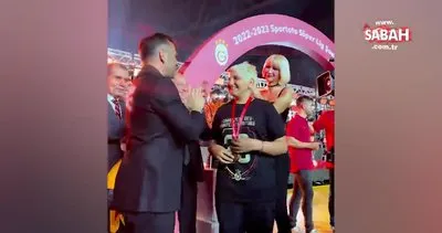 Okan Buruk’un eşi Nihan Buruk, şampiyonluk kutlamalarına damga vurdu | Video