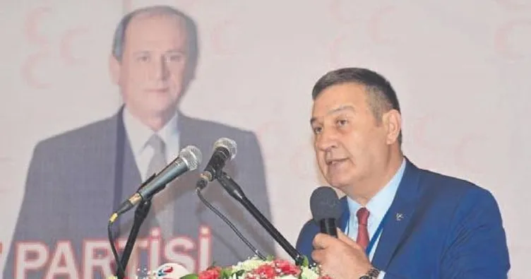 Başkan Karataş yerel yönetimi topa tuttu