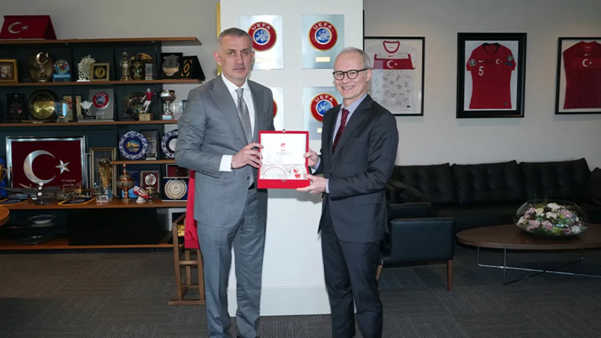 UEFA’dan TFF Başkanı Hacıosmanoğlu’na ziyaret! UEFA’dan TFF Başkanı Hacıosmanoğlu’na ziyaret!