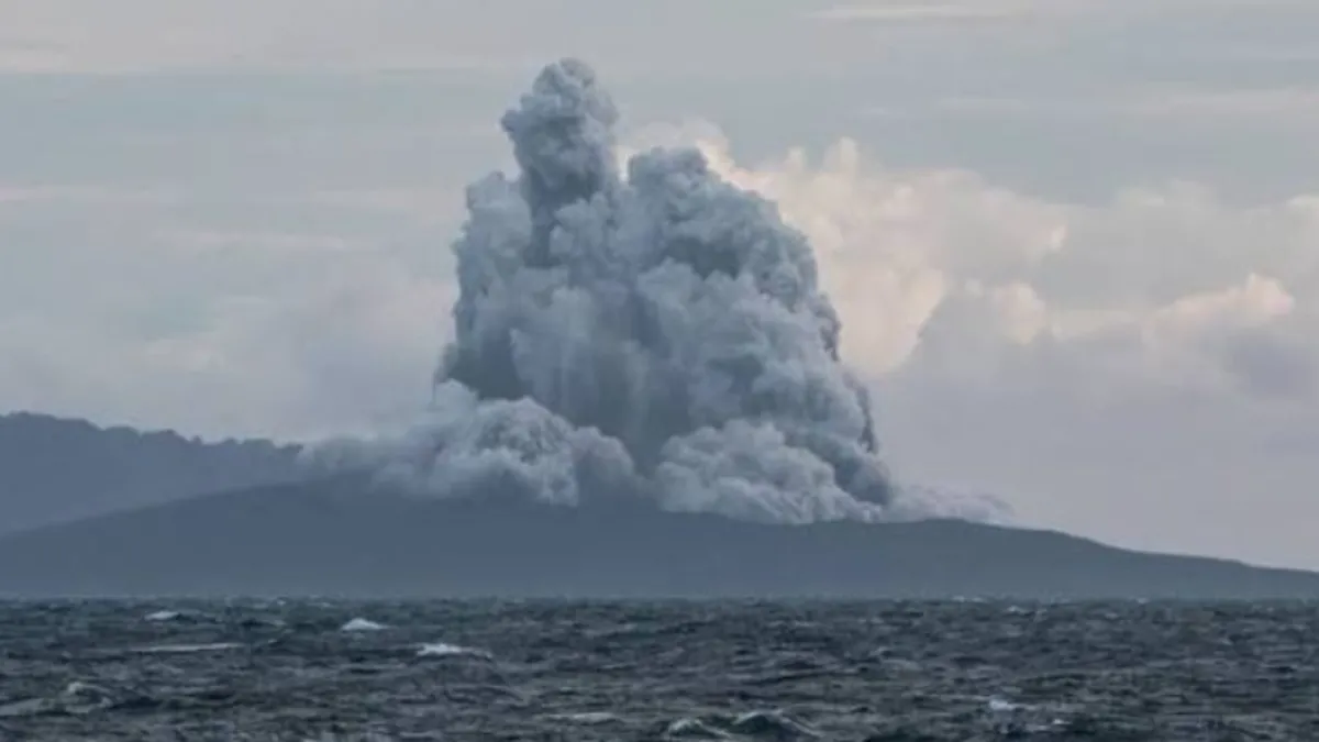 Endonezya'daki Anak Krakatau Yanardağı'nda patlama