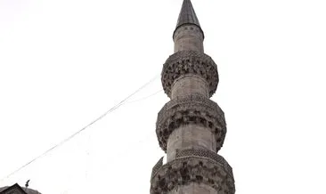 Süleymaniye Camii’nin şerefesi parçalandı