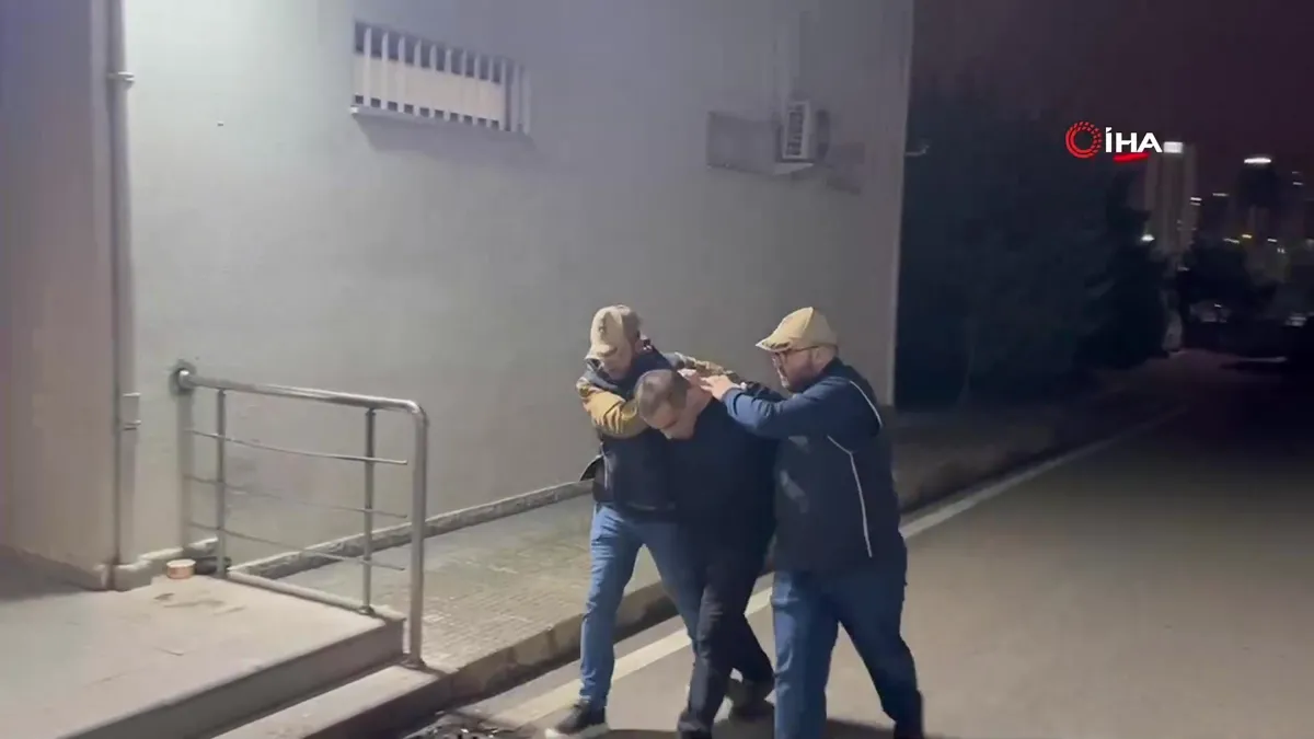 Sarı kategoride aranan FETÖ’cü binbaşı Ankara’da yakalandı | Video videosunu izle Sarı kategoride aranan FETÖ’cü binbaşı Ankara’da yakalandı | Video videosunu izle