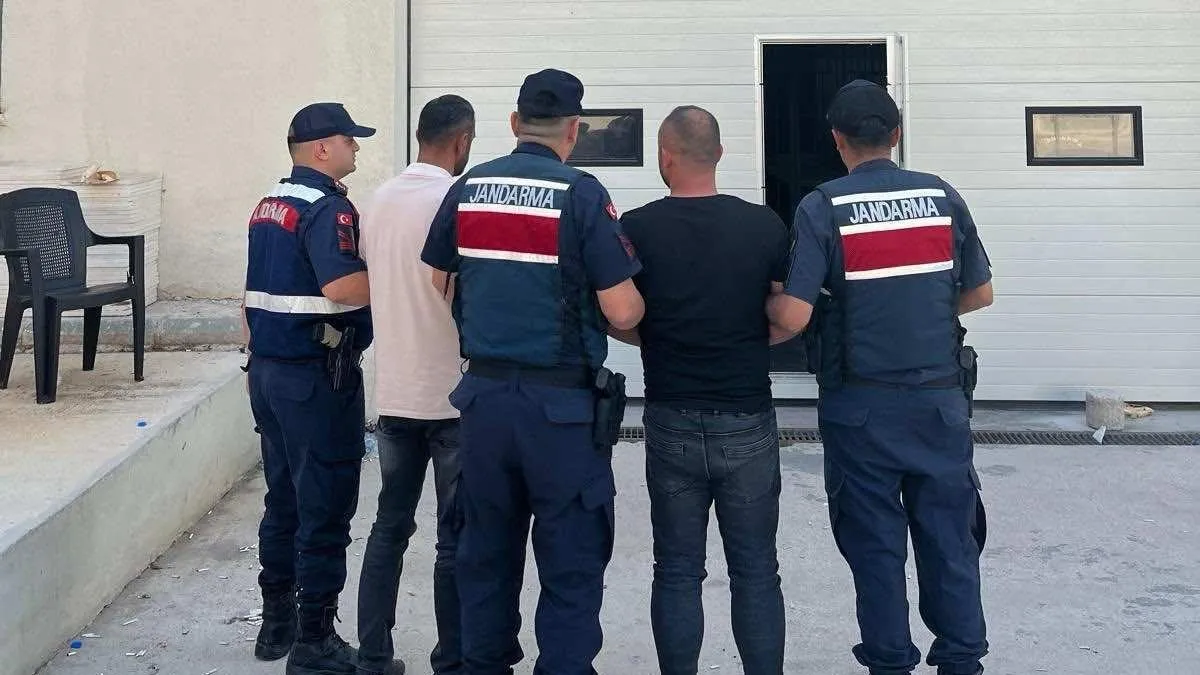 Düğünde havaya ateş eden 2 maganda tutuklandı Düğünde havaya ateş eden 2 maganda tutuklandı