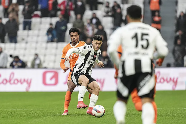 Son dakika haberi: Beşiktaş’ta büyük isyan! Taraftarlar stadyumundan ayrılmadı! Takım tekrar sahaya çıktı