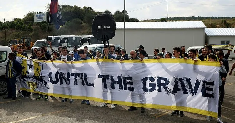 Fenerbahçe taraftarından TFF’ye protesto