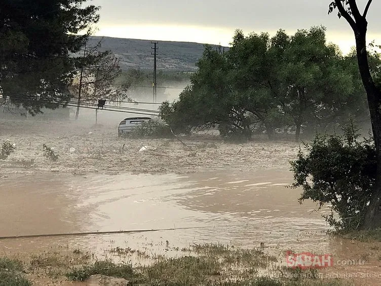 Kilis-Gaziantep karayolu sel nedeniyle kapandı: Yaralılar var