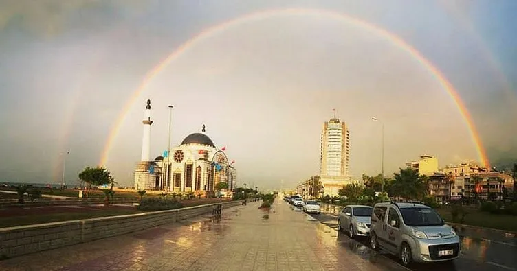 Hatay İskenderun’da gökkuşağı büyüledi