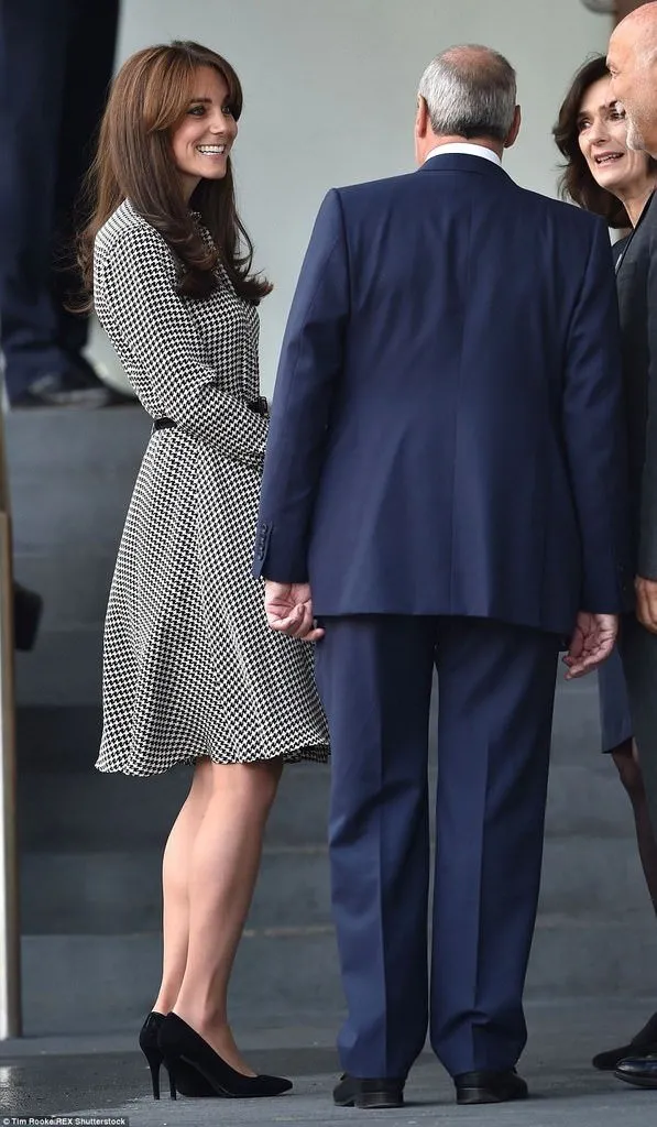 Kate Middleton Ralph Lauren elbisesiyle göz kamaştırdı