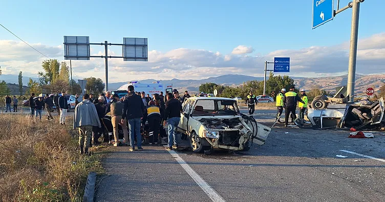 Çorum’da feci kaza! İki otomobil çarpıştı: Yaralılar var