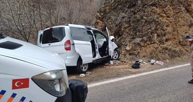Tunceli-Erzincan Karayolu’nda feci kaza! Kontrolden çıkan araç kayaya çarptı: 1 ölü 5 yaralı!