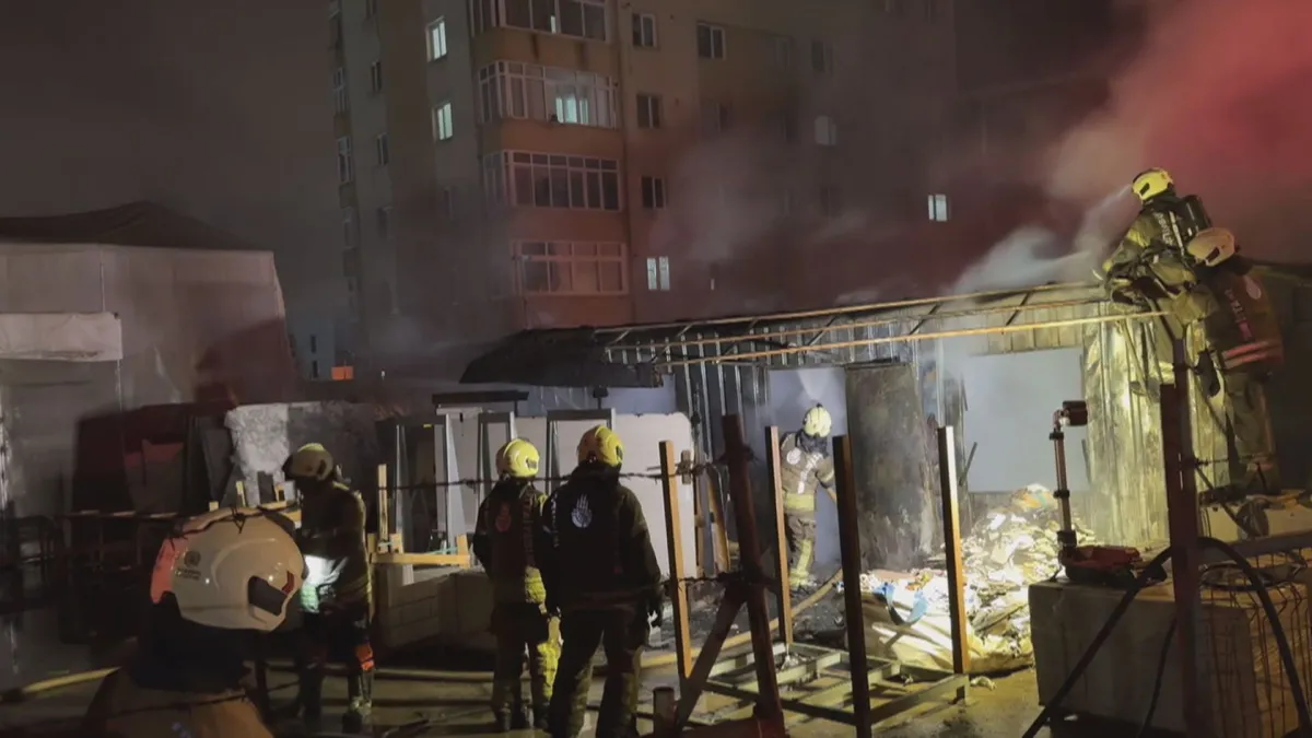 SON DAKİKA… İstanbul Ataşehir’deki mermer atölyesinde yangın: 2 kişi dumandan etkilendi! SON DAKİKA… İstanbul Ataşehir’deki mermer atölyesinde yangın: 2 kişi dumandan etkilendi!