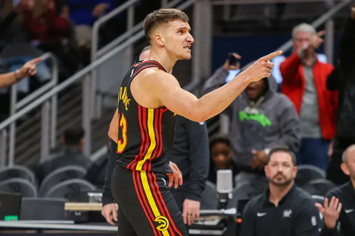 alperen-sengun-cedi-osmani-yendi-rockets-spurs-maci-nefes-kesti-1702370527504.jpg
