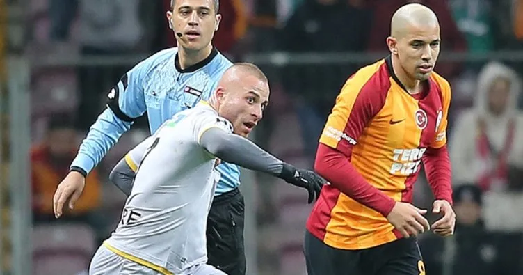 Galatasaray - Yeni Malatyapor maçında Sofiane Feghouli - Gökhan Töre gerginliği
