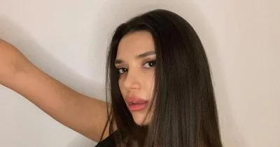 Ünlü şarkıcı Rafet El Roman’ın kendi gibi şarkıcı kızı Su El Roman mayolu pozuyla mest etti! Sosyal medyayı çalkaladı!