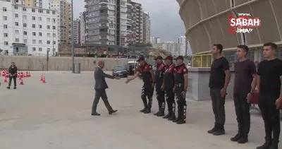 Adana’da yunus polislerinden nefes kesen gösteri | Video