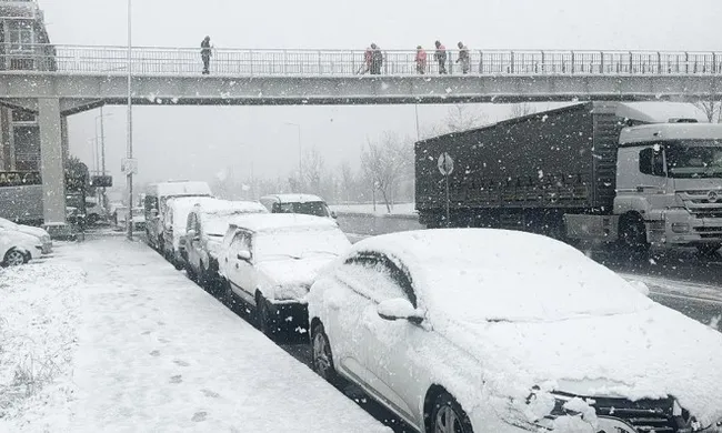 son-dakika-meteoroloji-uzmani-adil-tek-uyardi-istanbula-kar-geliyor-o-tarihlere-isaret-etti-1764138259202.jpg (660×396)