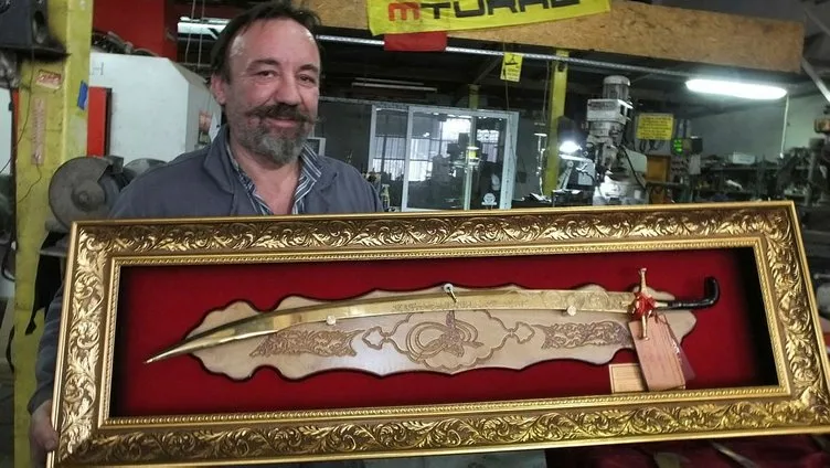 Cumhurbaşkanı Erdoğan için altın kaplama kılıç yaptı