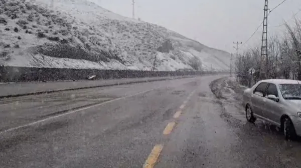 tuncelide-nisan-ayinda-kar-yollari-kapatti-1744442990953.jpg