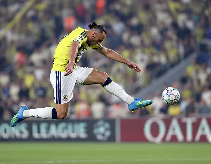 canli-uefa-sampiyonlar-liginde-fenerbahce-olimpik-lyon-maci-ilk-yari-oynaniyor-1787081345075.jpeg