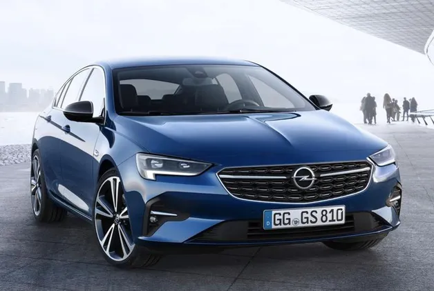 OPEL INSİGNİA MAKYAJLANDI