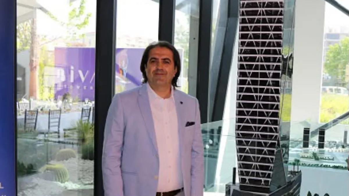İzmir Bayraklı'da 32 katlı rezidans binası