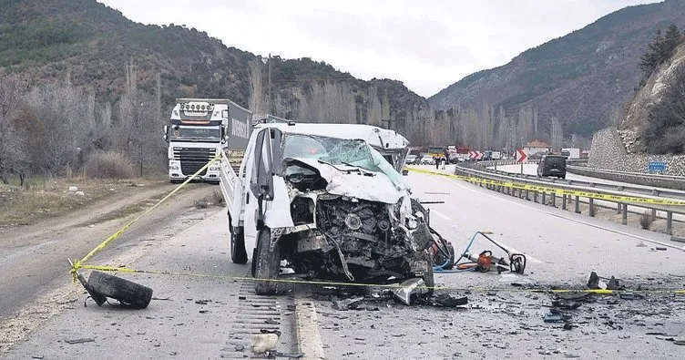 Zincirleme kaza: 2 ölü 5 yaralı