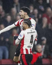 PSV, Heerenveen engelini rahat geçti!