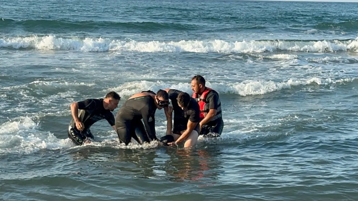 Ailesiyle birlikte denize girmişti: 16 yaşındaki Efe boğularak can verdi! Ailesiyle birlikte denize girmişti: 16 yaşındaki Efe boğularak can verdi!