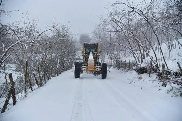 Giresun’da kapalı 60 köy yolundan 10 tanesinin yolu ulaşıma açıldı