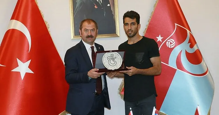 Trabzonspor’dan Vahid Amiri’ye veda plaketi