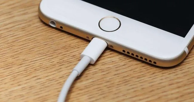 Şarj cihazını prizde bırakmak zararlı mı? Ne kadar elektrik tüketir?