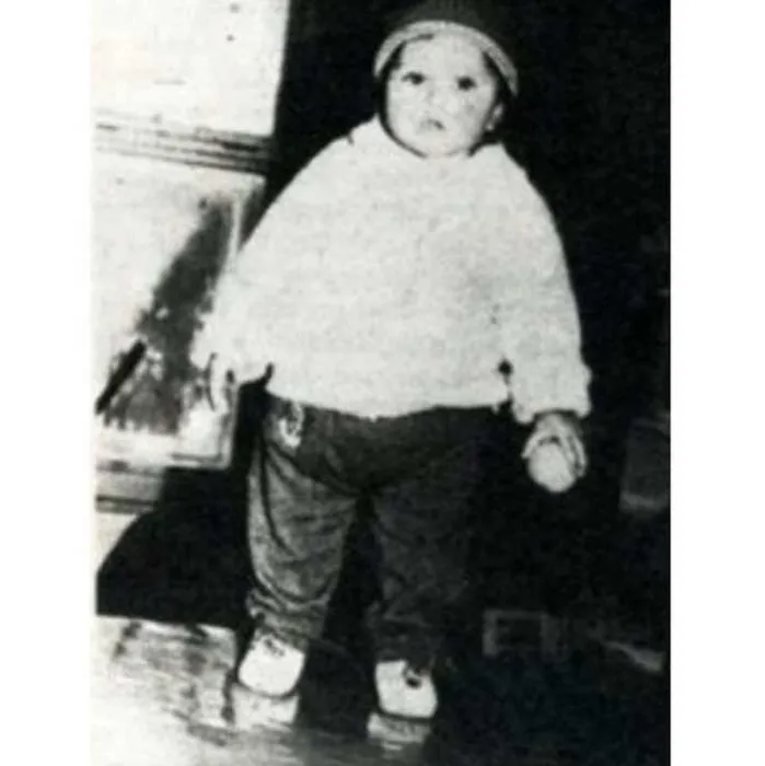 Bu küçük tatlı kızı tanıyabildiniz mi? Şimdilerde çok ünlü bir isim...