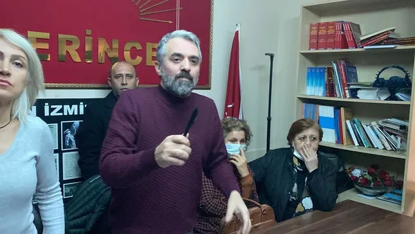 chpliler-kadinlari-yuhalayarak-parti-binasindan-disari-atti-1647445334595.jpg CHP’liler kadınları yuhalayarak parti binasından dışarı attı
