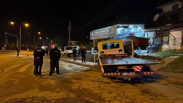 kontrolden-cikan-otomobil-cekiciye-carpti-1-olu-1-yarali-1778567200616.jpg