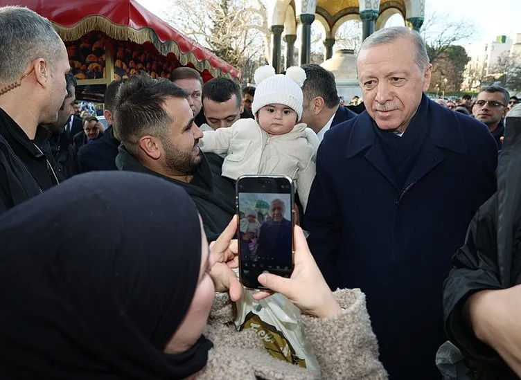 Başkan Erdoğan, Sultanahmet’te vatandaşlarla buluştu