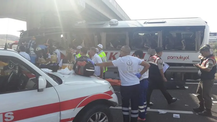 Ankara’da otobüs köprü ayağına çarptı: 5 ölü