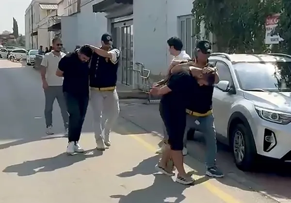 cinayetin-nedeni-maddi-hasarli-trafik-kazasi-cikti-1790058349153.jpg