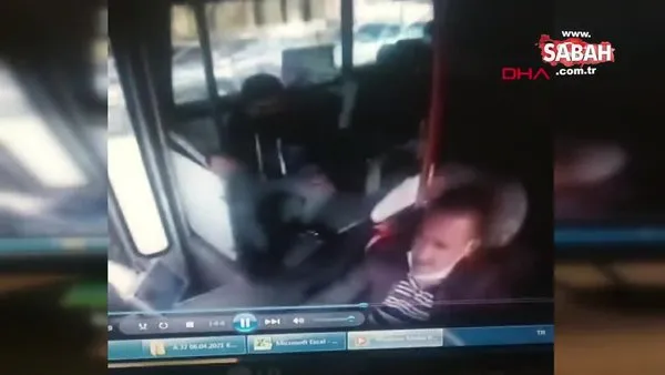 Adana'da halk otobüsünde ücret ödememek için dehşet saçan iki genç kamerada!
