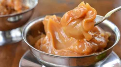 Tatlı severler bayılacak! Karamelli süt reçeli tarifi