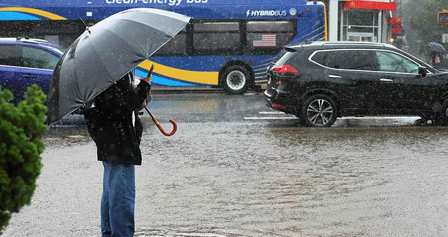 Yağışlar şiddetini artırdı, New York’ta OHAL ilan edildi Yağışlar şiddetini artırdı, New York’ta OHAL ilan edildi