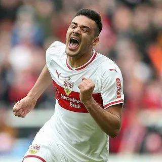 Ozan Kabak gururlandırdı