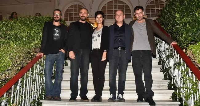 İstanbul Kırmızısı’nın afişi görücüye çıktı