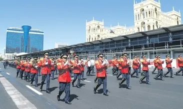Azerbaycan ordusu 105. yılını kutladı